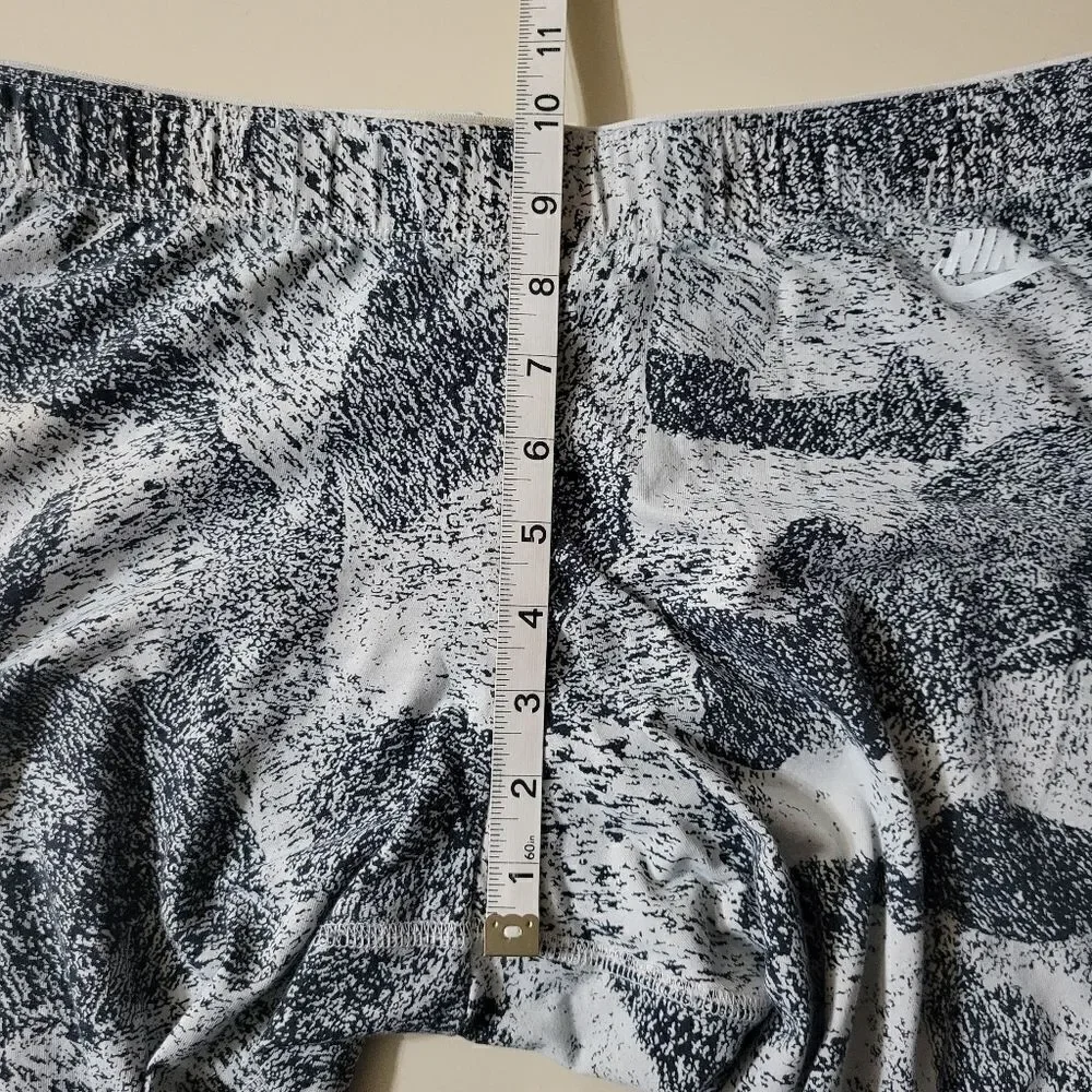 Nike Women's Black Print Jogger Leggings